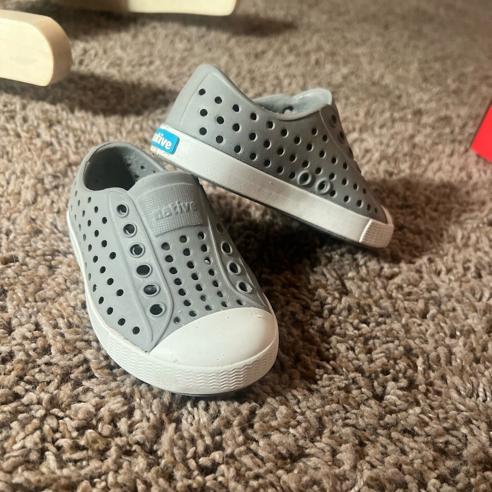 Native shoes, size c5, color: gray